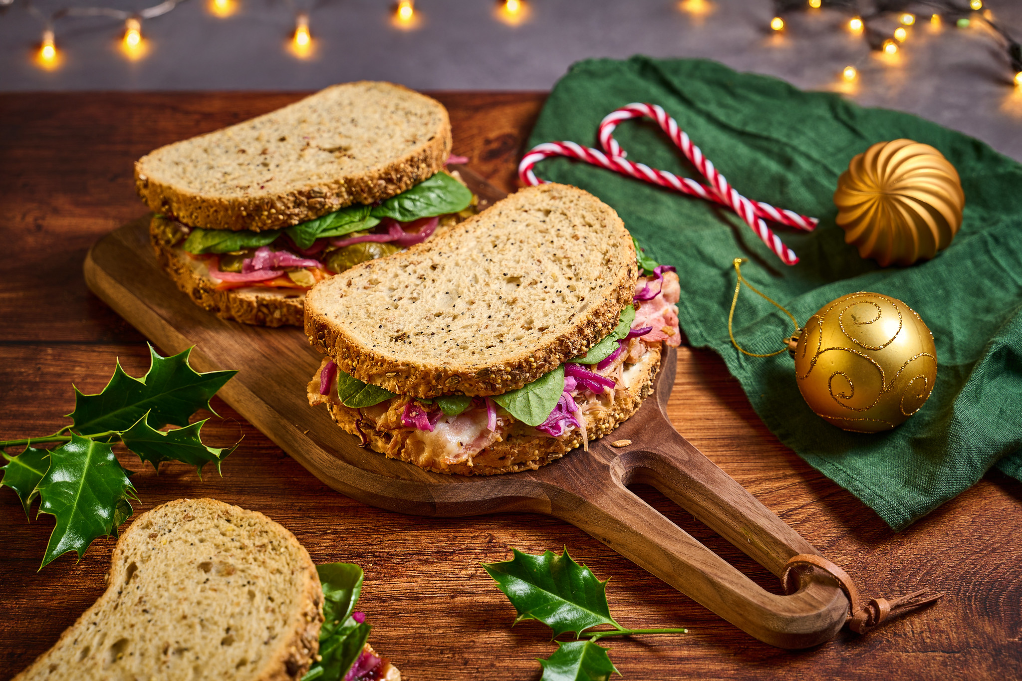 Honey-glazed ham hock, Barber's cheddar & cranberry apple bloomer